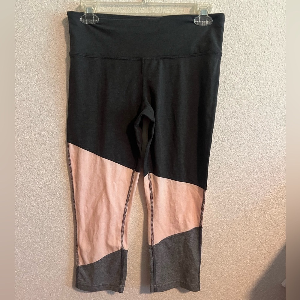 Xersion Color Block Capri Leggings Size Medium